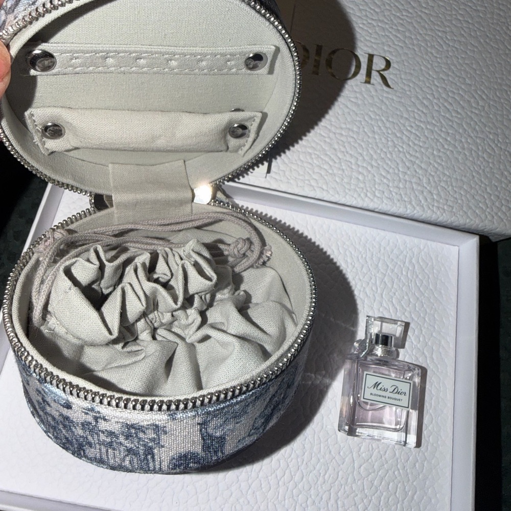 Dior Gold Member Birthday Gift Jewelry Box - Picture 2 of 4